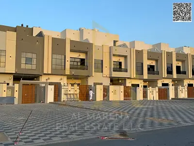 تاون هاوس بتصميم حديث وارتداد ٢١متر (أرضي + أول + روف):بسعر يشمل رسوم التسجيل والكهرباء والمياه