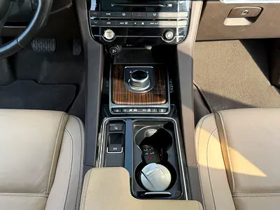 صورة 10 لـ 2018 Jaguar F-PACE