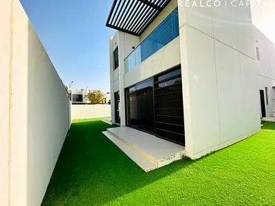 STAND ALONE VILLA | 6 BEDROOMS + MAIDS | SEMI SINGLE | END CORNER