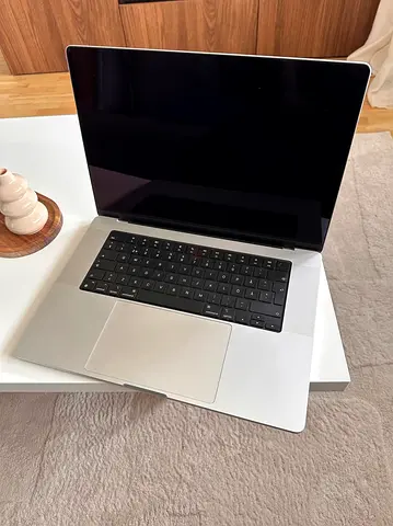 MacBook Pro 16-inch | Apple M2 Max | 32GB RAM | 1TB SSD