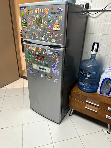 Geepas Refrigerator 210 Liter