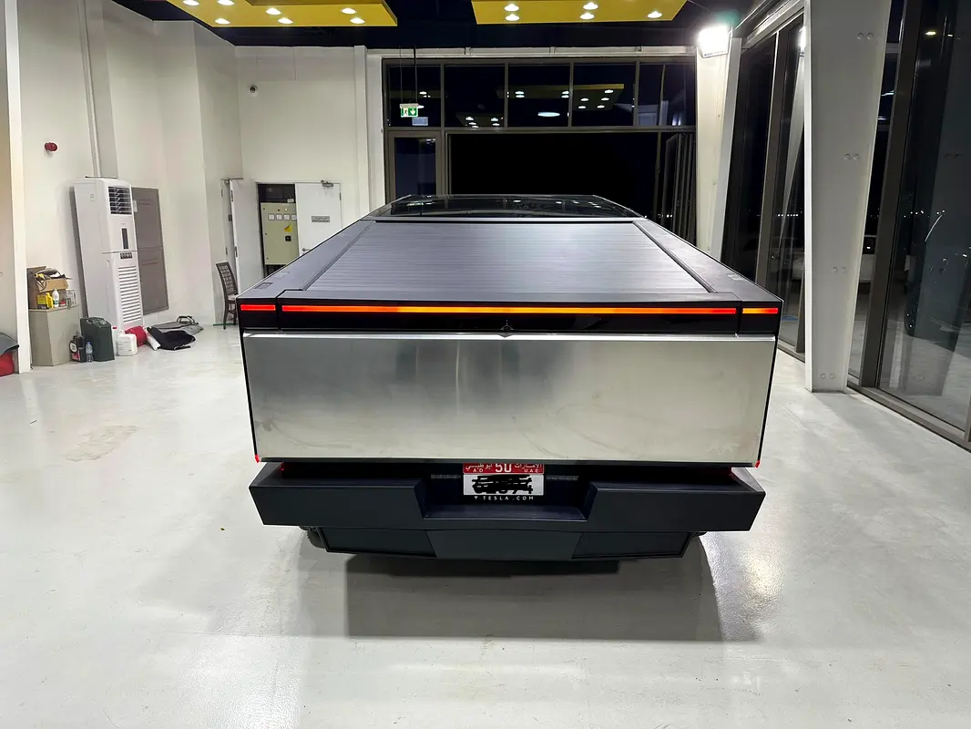 Tesla Cybertruck 2026