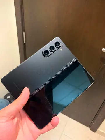 Samsung galaxy fold 5 256 like new