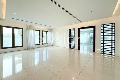 Extended Plot | Skyline View | Grand Courtyard