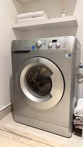 Indesit Front Load Washing Machine - Silver, 6-7kg (Good Condition)