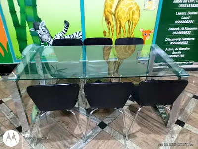 Dinning table with six chair perfect condition