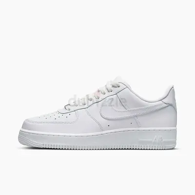 White Nike Air Force 1 Low - Classic Leather Sneakers, size 44 come with socks (Clean Used)