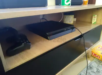 Ps4 with fifa 21 disc and Hogwarts legacy deluxe edition with 2 controller