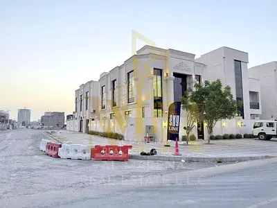 Corner villa for sale in a prime location, with luxurious finishes, at a price that includes registration and ownership fees.