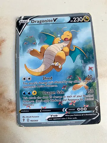 Dragonite V Pokémon Card - Single Holo Rare
