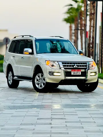 2017 MITSUBHISHI PAJERO | GCC SPECS | LOW KM DRIVEN 112000 | DUBAI