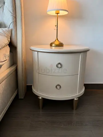 2 Nightstands