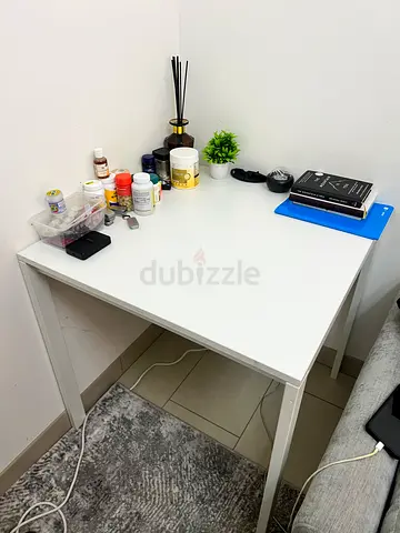 White ikea Table with 2 chairs - Good Condition