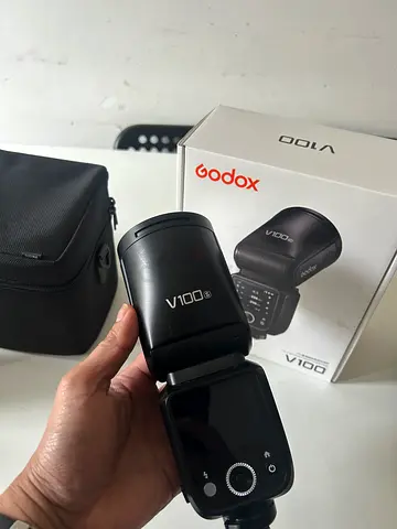 GODOX Flash V100