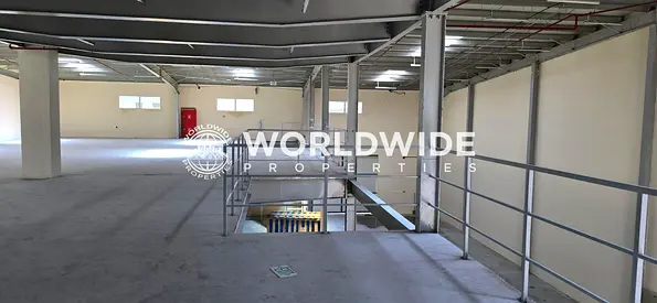 مستودع جديد كلياً للإيجار يطل على الشارع الرئيسي | المساحة: 25,000 قدم مربع | طابق أرضي + ميزانين | طاقة كهربائية: 250 كيلوواط | منطقة عجمان الصناعية