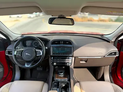صورة 5 لـ 2018 Jaguar F-PACE