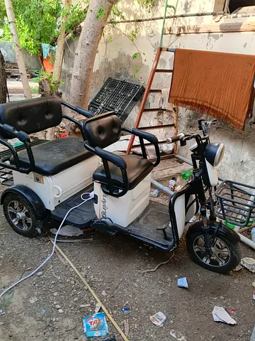 Electric 3 wheeler scoti