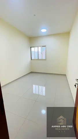 غرفتين وصالة بصالة منفصلة بدون بلكون في النعيمية 1 قرب جسر غلفا، تكييف مركزي، 2 حمام، الإيجار 33 ألف، 4 دفعات، التأمين 3000 كاش.