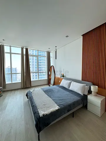 !!Like STODIO! Chic MASTER ROOM in apartment. 2 tenants only in house . Available parking.