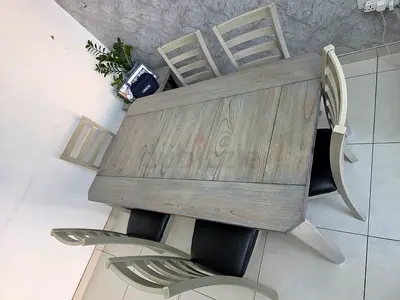 Dining table 6 seater