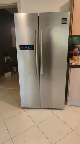 Midea brand Side by side Fridge-freezer, with digital display screen, multi AirFlow and No Frost.
