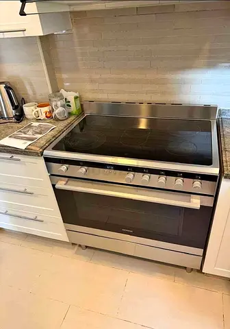 Siemens electric digital 5buners cooking range available