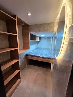 Capsule room