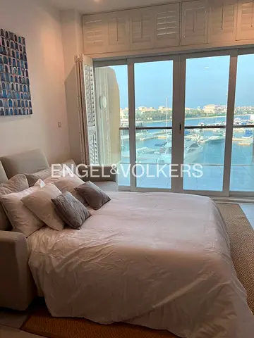 Sea View | Loft | Flexible Cheques