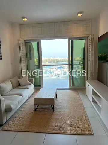 Sea View | Loft | Flexible Cheques