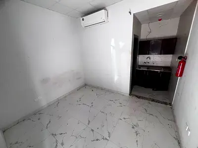 استوديو شامل الفواتير طابق أرضي تكييف وتبريد أسبلت مساحة مريحة موقع ممتاز