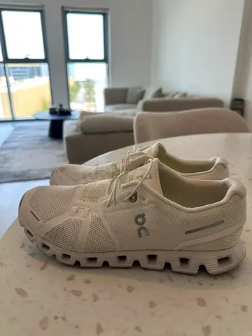 Men’s On Running Trainers - White