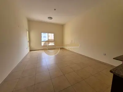 WELL MAINTAINED | PRIME SPOT | FAMILY BUILDING