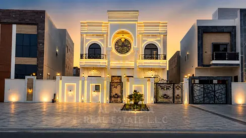 Villa for sale, extremely luxurious finishes, freehold ownership, ready to move in. Two floors and a rooftop terrace. Price includes registration and