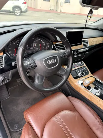 2011 AUDI A8 — миниатюра 13