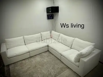 Like new condition ws living sofa