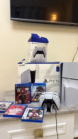 Slim disc ps5 + 2 controller + 5games (UNDER WARRANTY )