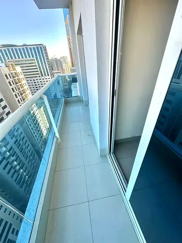 One-bedroom apartment with a living room and excellent layout; features two balconies, parking, a gym, and a private pool.