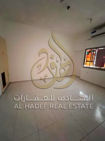 شقة غرفتين وصالة للإيجار السنوي في أبو شغارة – الشارقة | بلكونة | مناسبة للعزاب | 39,000 درهم