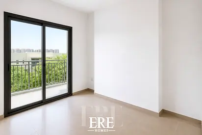 Community View 2BR | 4 Cheques | Town Square