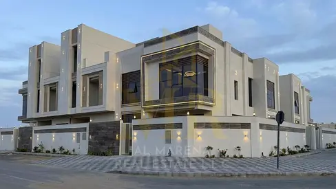 Luxury corner villa in Al-Haliyo 2, modern design, independent, at an exceptional price including registration fees.