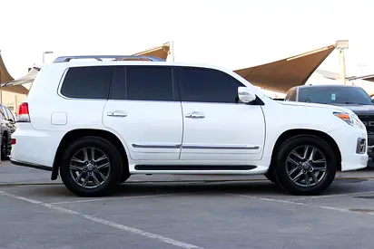 2014 Lexus LX-SERIES photo 4