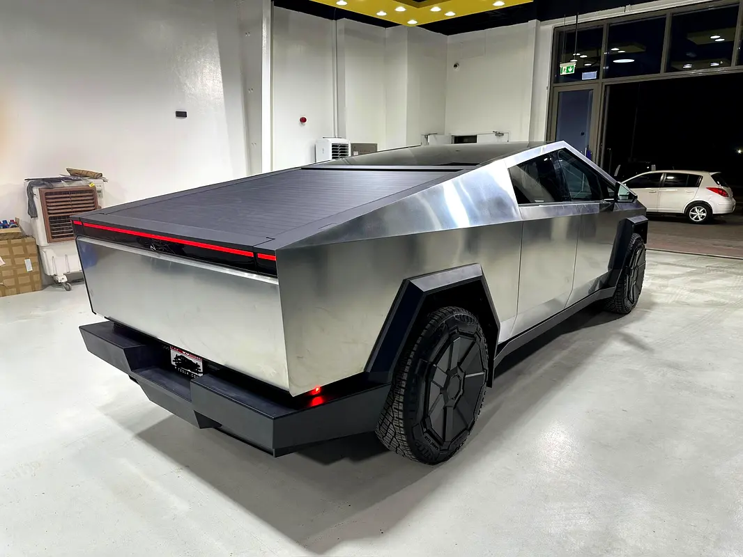 Tesla Cybertruck 2026