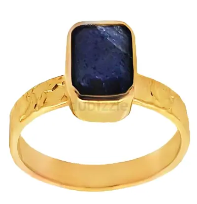 Gold-plated sterling silver ring weighing 4.04g, featuring a 2.7-carat sapphire stone.