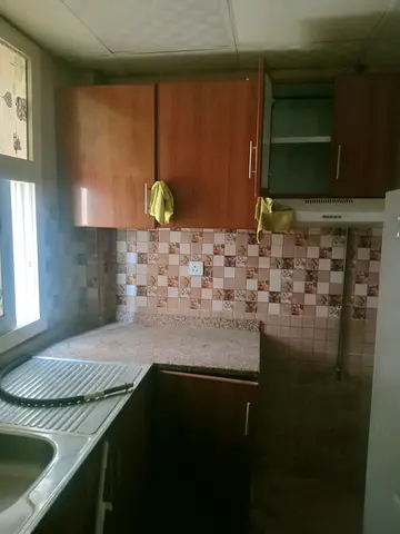🌟 شقة غرفة وصالة مميزة للإيجار السنوي في منطقة البوطينة 🌟  هل تبحث عن مسكن مريح وعملي بموقع حيوي وسعر منافس؟ نقدم لك شقة غرفة وصالة بمساحة ممتازة وت