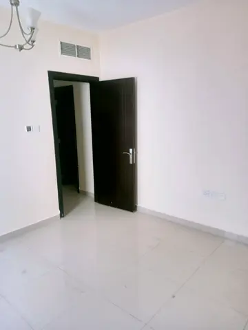 Annual Rent in Al Bootina, Sharjah 🌟 Looking for an affordable yet highly accessible home? Discover this well-maintained 1-bedroom apartment situate