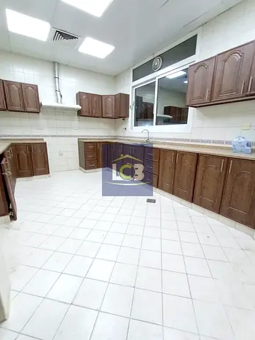 DELUXE 4 BEDROOMS HALL WITH PRIVATE YARD AT MBZ 150K
