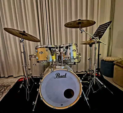 bass drum 20 . 14 snare.  10 12 toms . 14 floor tom.  special sizes  .