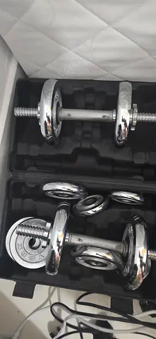 Adjustable chrome dumbbell set with weight plates and carry case