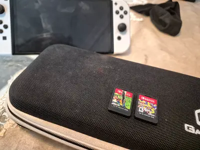 Nintendo oled used(only the Nintendo and 3 games -Minecraft, splatoon 3, luigis mansion no charger)