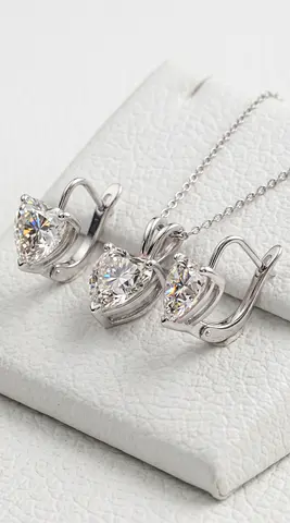 Stunning Diamond Heart Set 4.62ct Total | 18K White Gold | IGI Certified